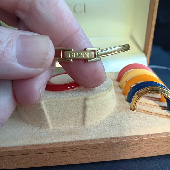 Gucci Women's Green Watch with Interchangeable Bezels - Picture 2 of 5